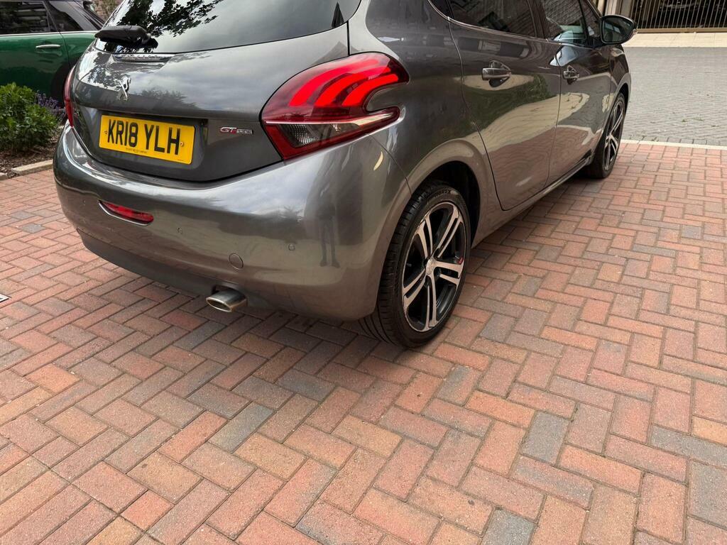 Peugeot 208 Black Edition White #37
