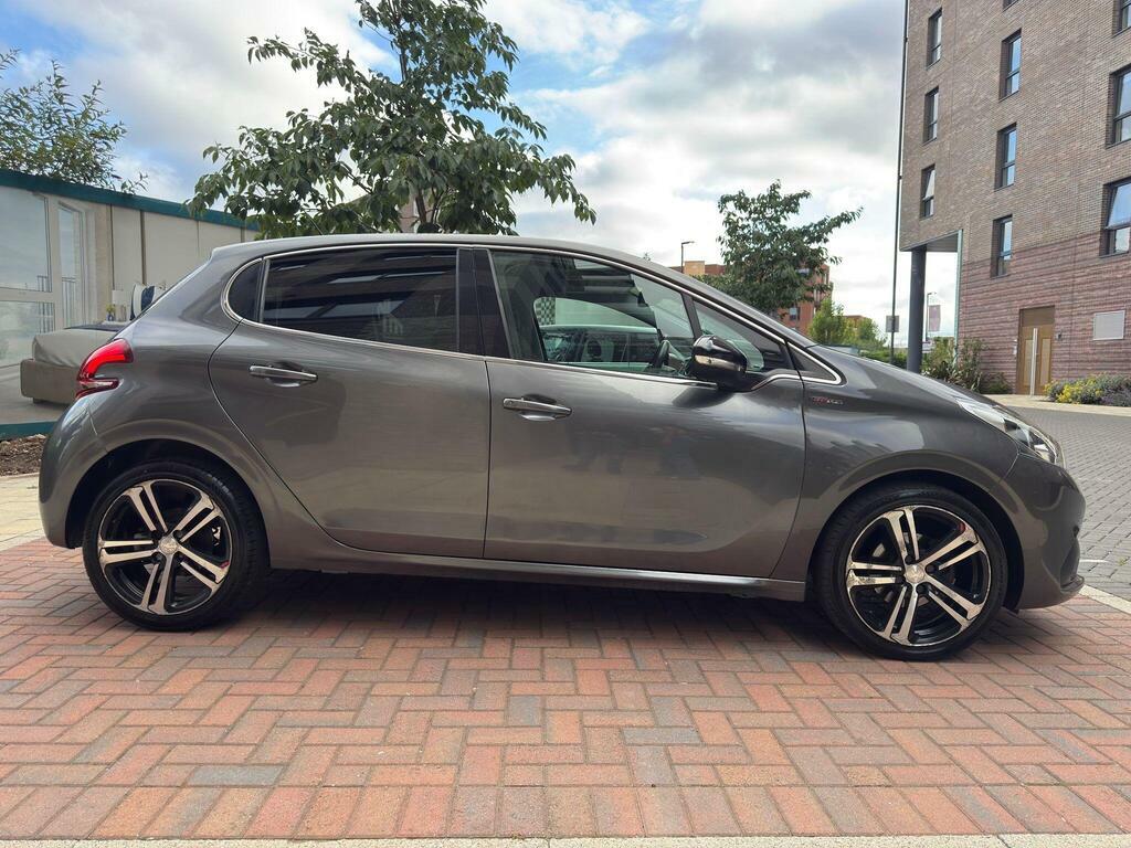 Peugeot 208 Black Edition White #33