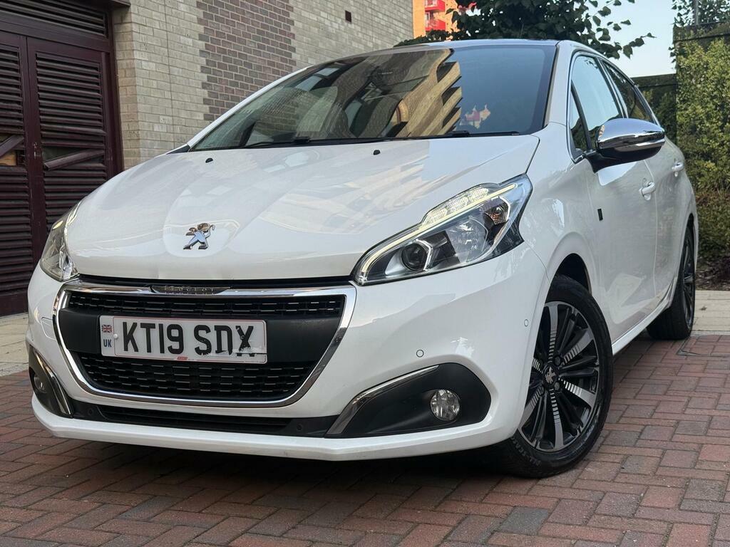 Peugeot 208 1.2 Puretech Tech Edition Euro 6 S S White #4