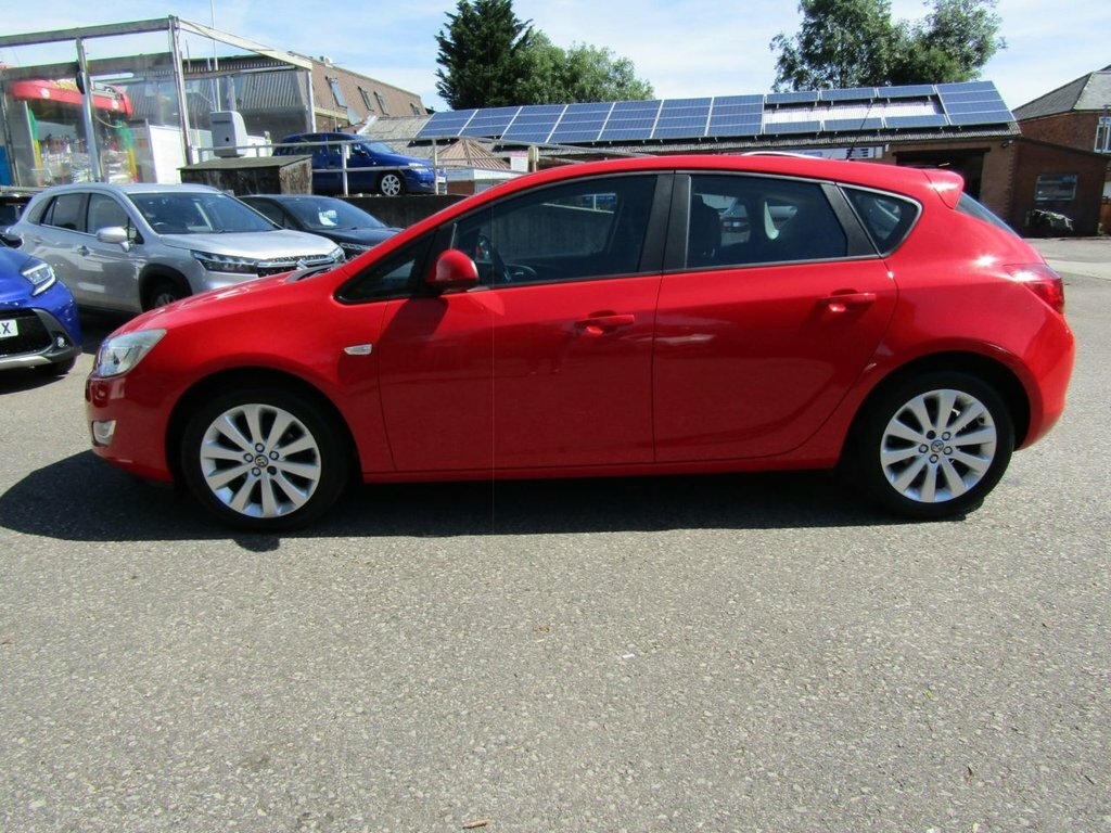 Vauxhall Astra 1.4L Exclusiv Red #6