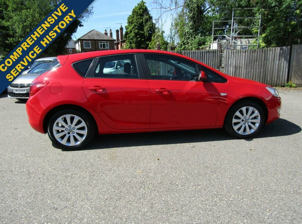 Vauxhall Astra 1.4L Exclusiv Red #2