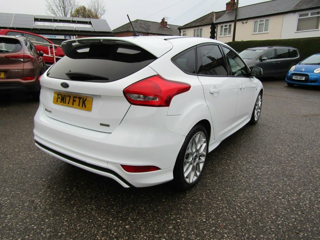 Ford Focus 1L St-line White #4