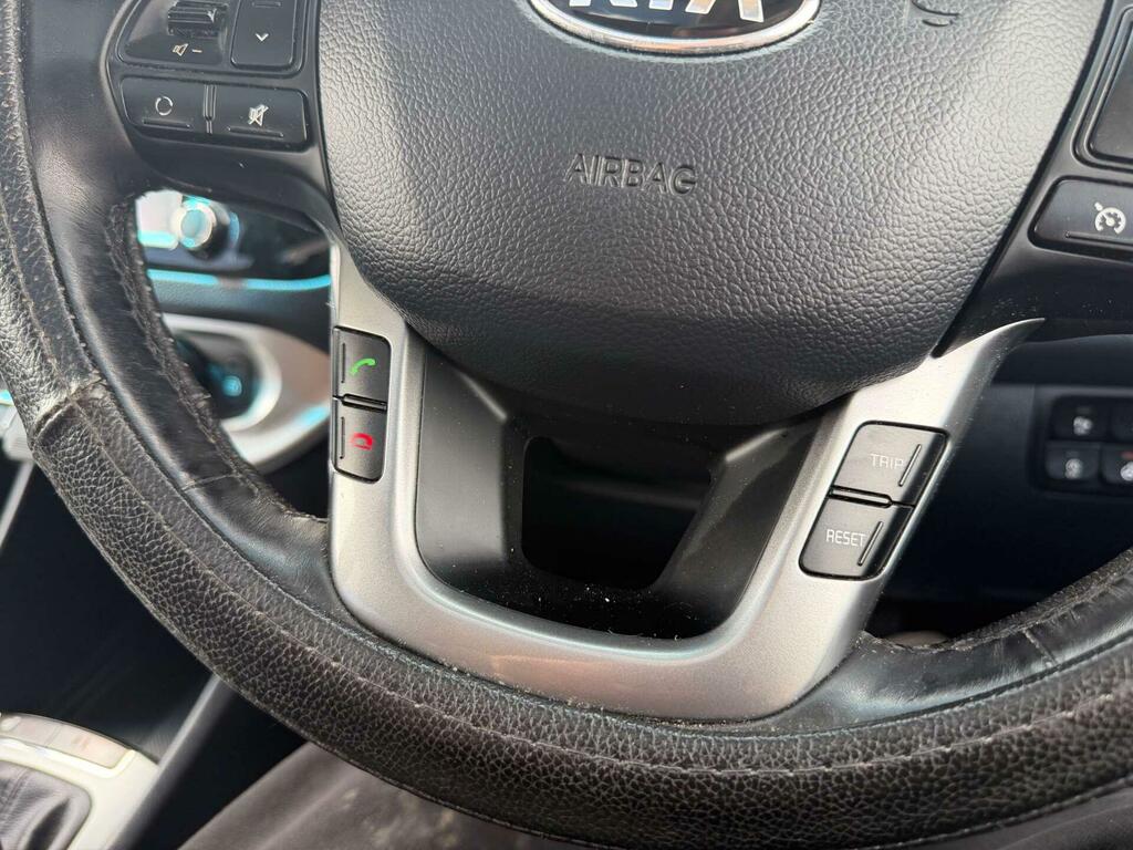 Kia RIO 1.25 Sr7 White #24