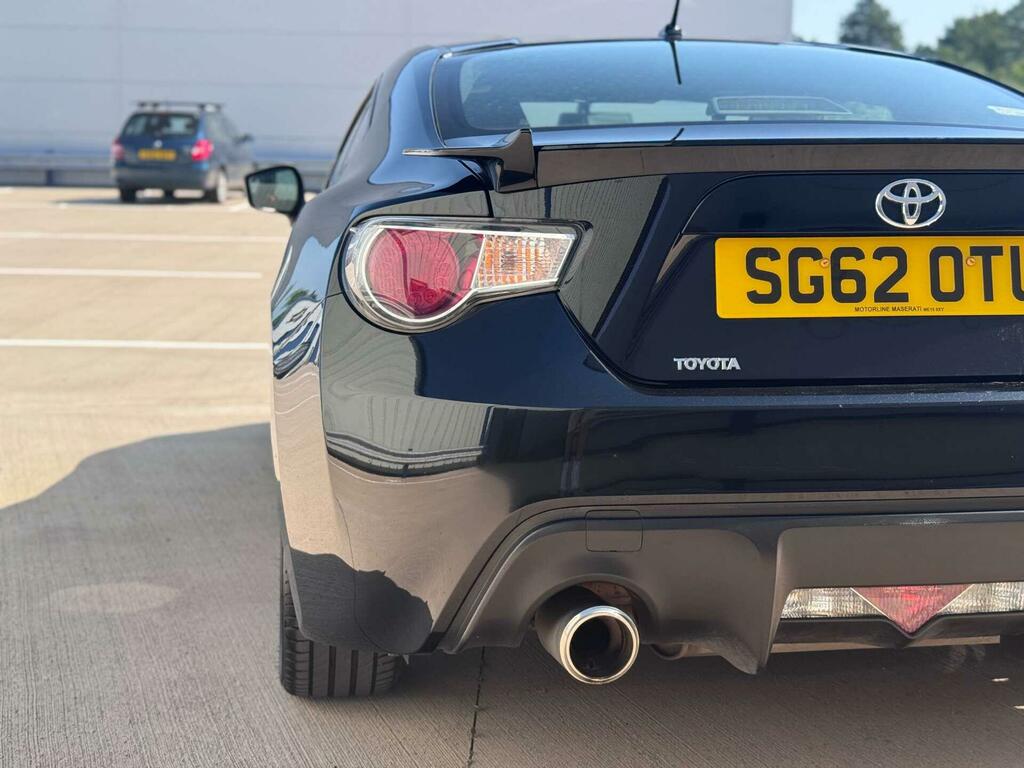 Toyota GT86 Coupe White #9
