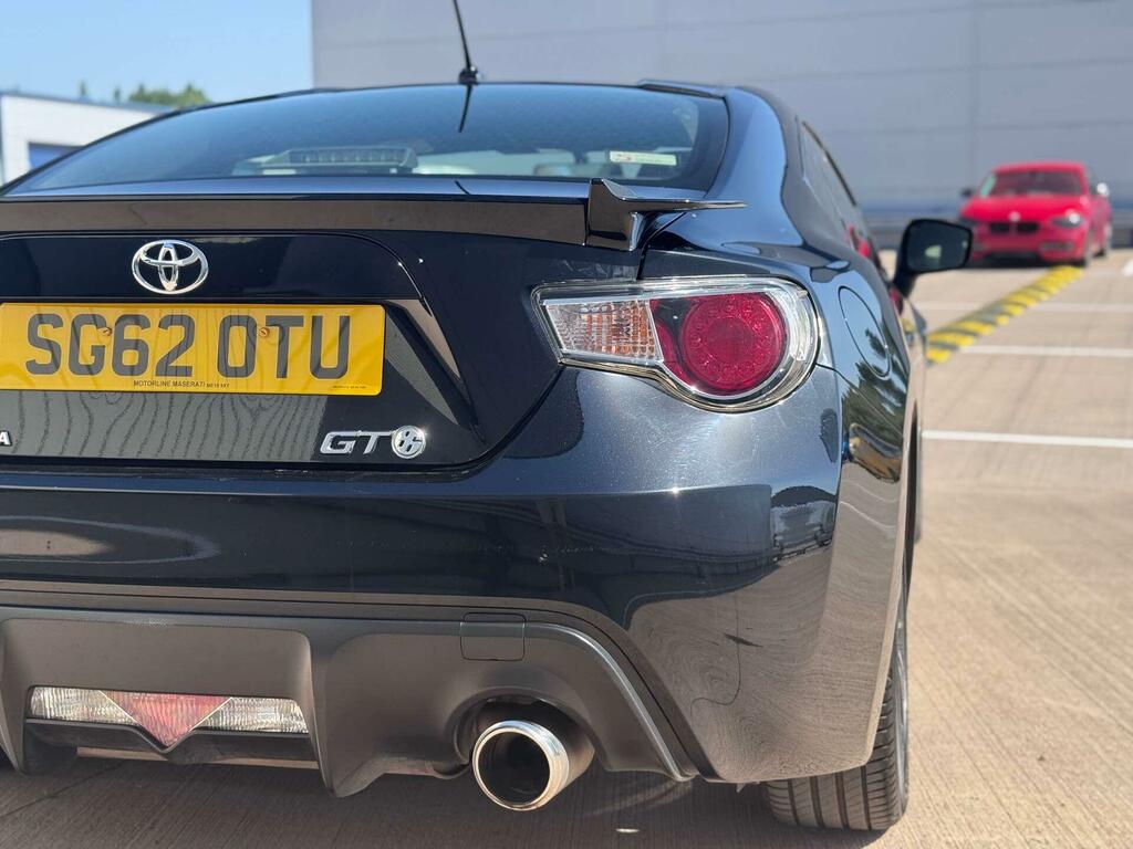 Toyota GT86 Coupe White #10