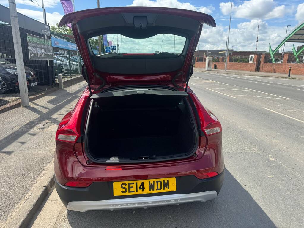 Volvo V40 Cross Country D2 Cross Country Lux Red #2