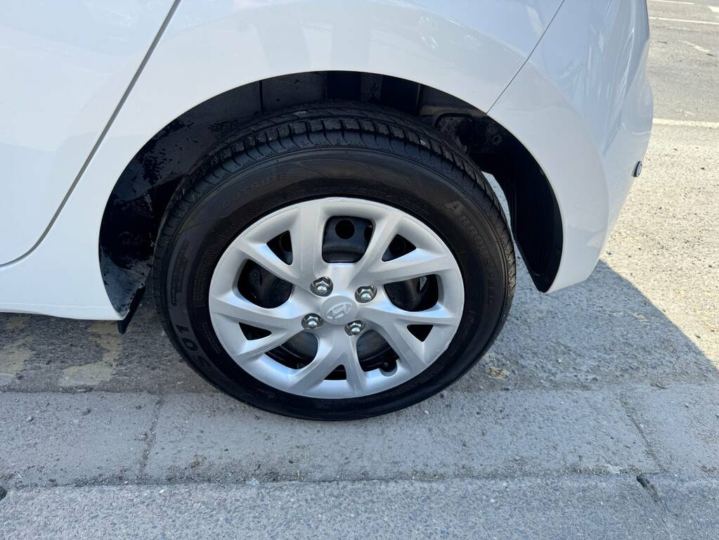 Hyundai I10 1.0 Se White #5