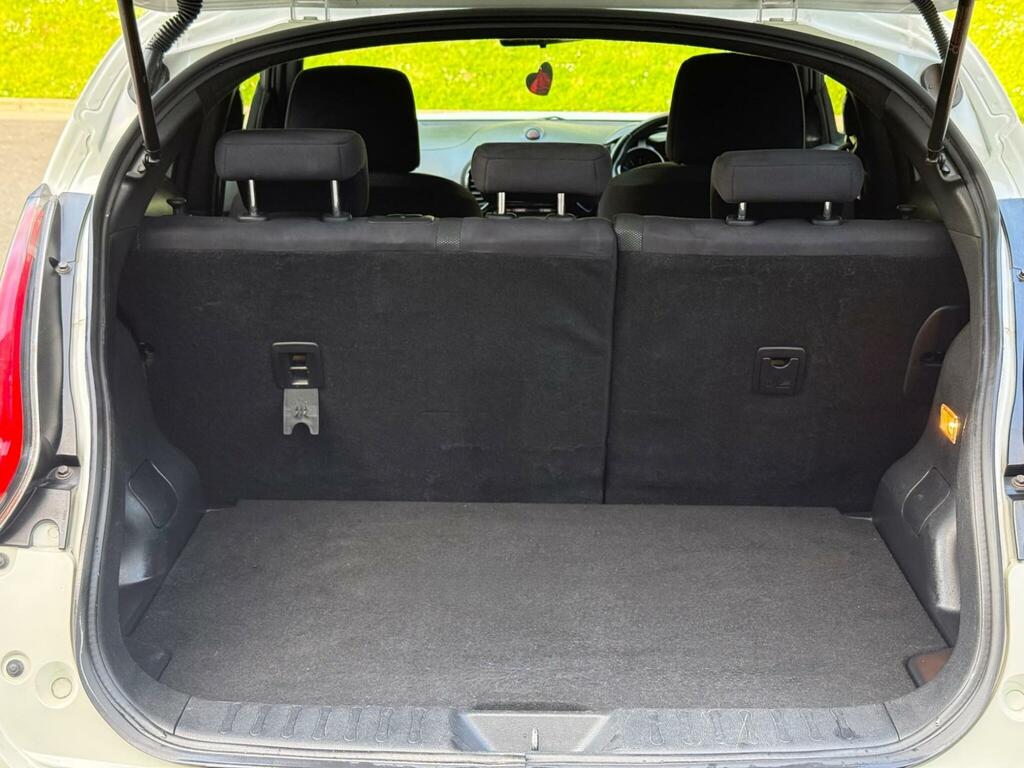 Nissan Juke 1.6 Tekna Xtronic 117 Bhp Grey #39