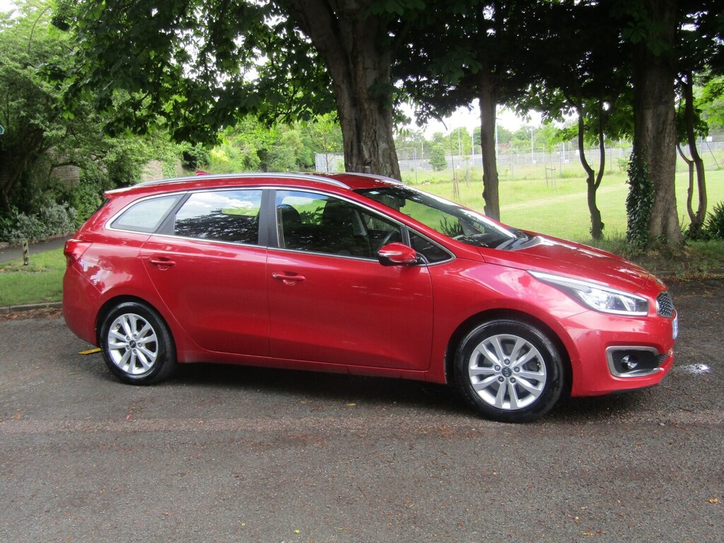 Kia Ceed 1.6 Crdi Isg 2 Dct Red