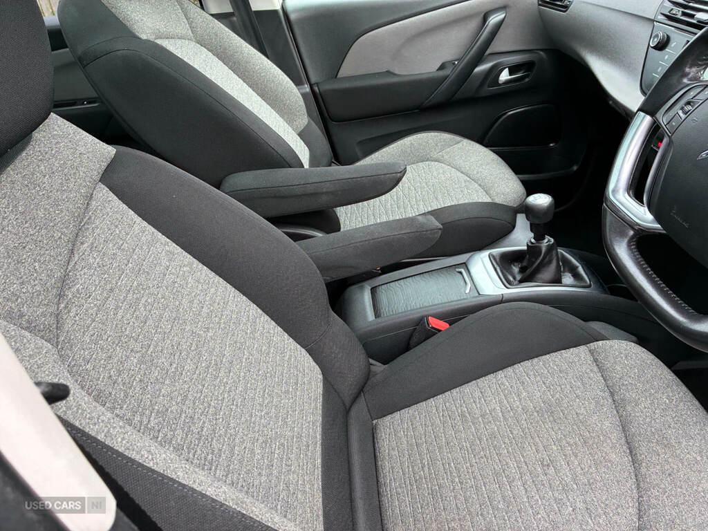 Citroen Grand C4 Picasso 1.6 Bluehdi Selection White #2