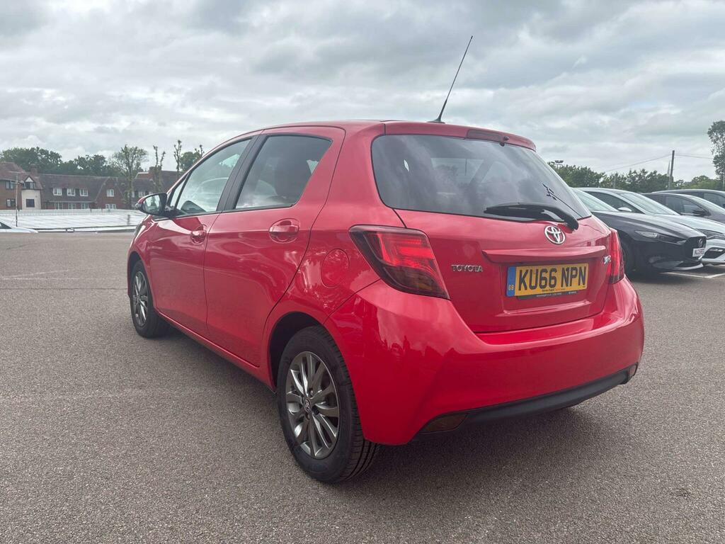 Toyota Yaris Icon Red #4