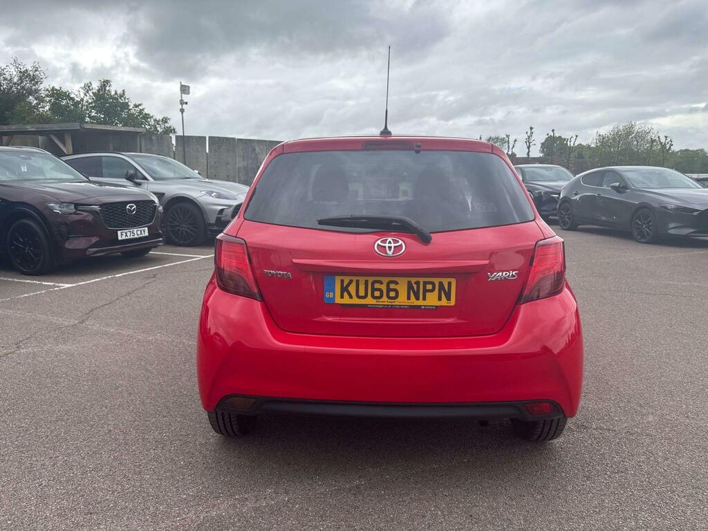 Toyota Yaris Icon Red #6