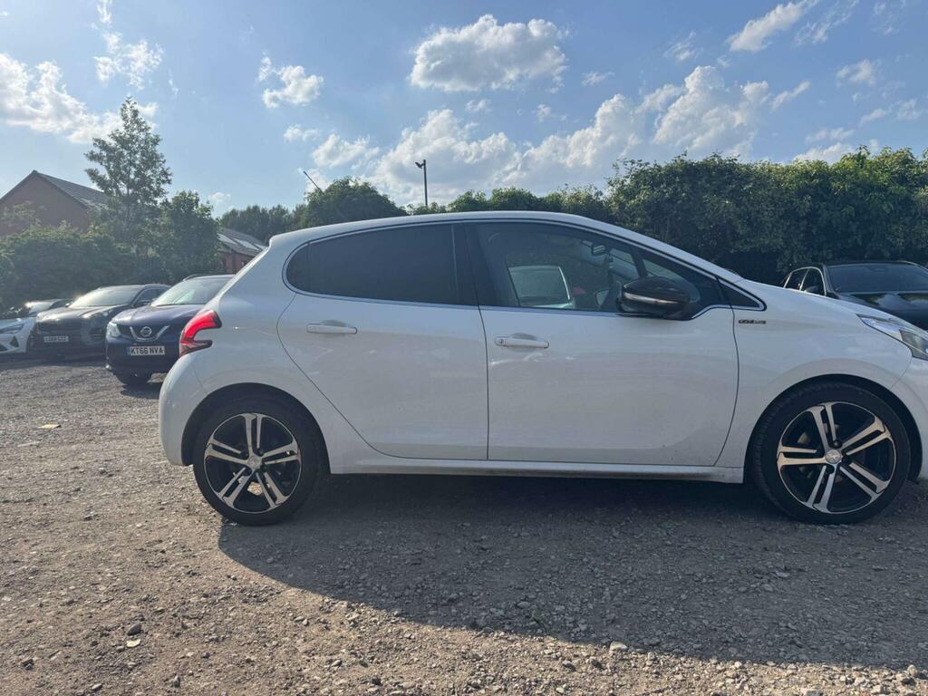 Peugeot 208 Gt Line White #6