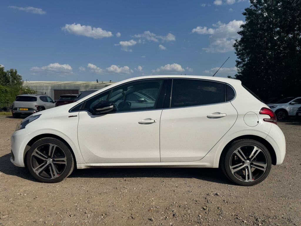 Peugeot 208 Gt Line White #4