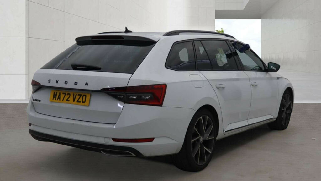 Skoda Superb 2.0 Superb Sportline Tdi White #4