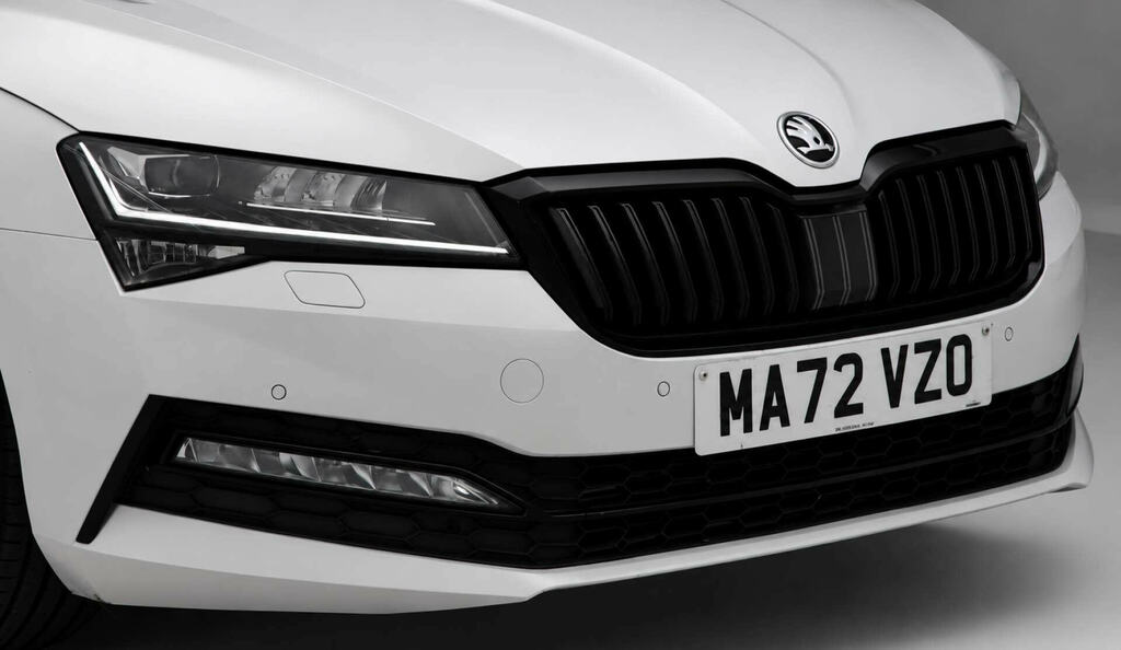 Skoda Superb 2.0 Superb Sportline Tdi White #3