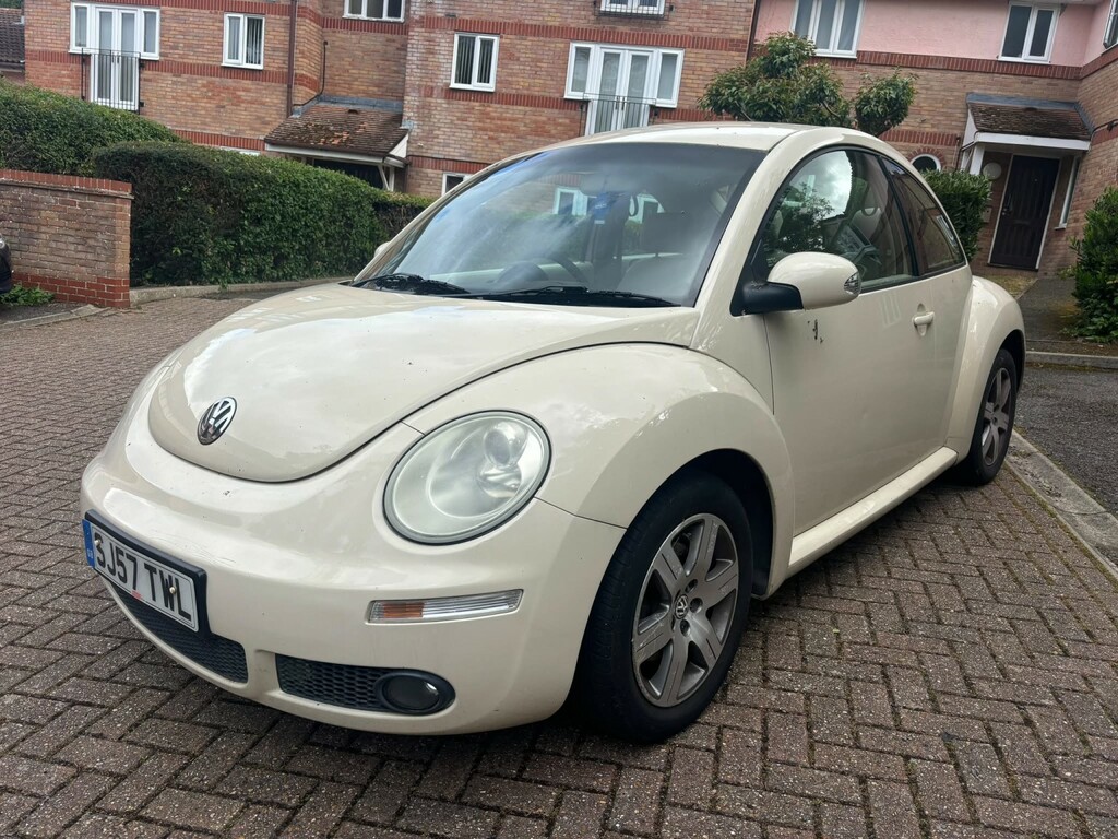 Volkswagen Beetle 2.0 Cabriolet Yellow #9