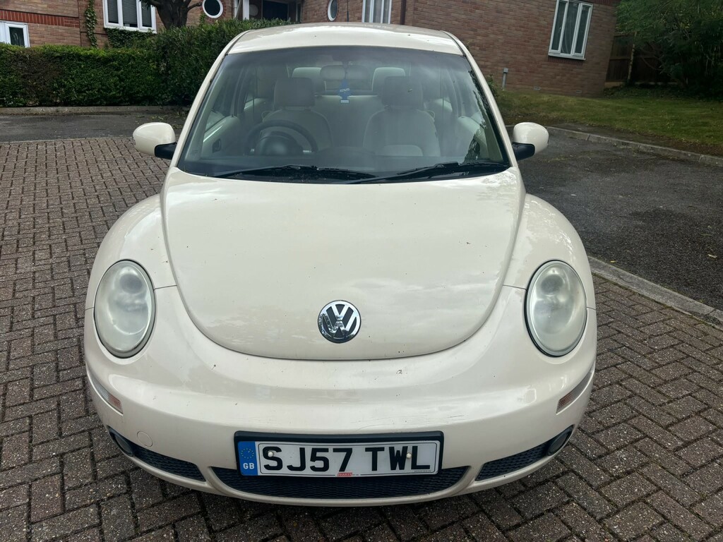 Volkswagen Beetle 2.0 Cabriolet Yellow #7