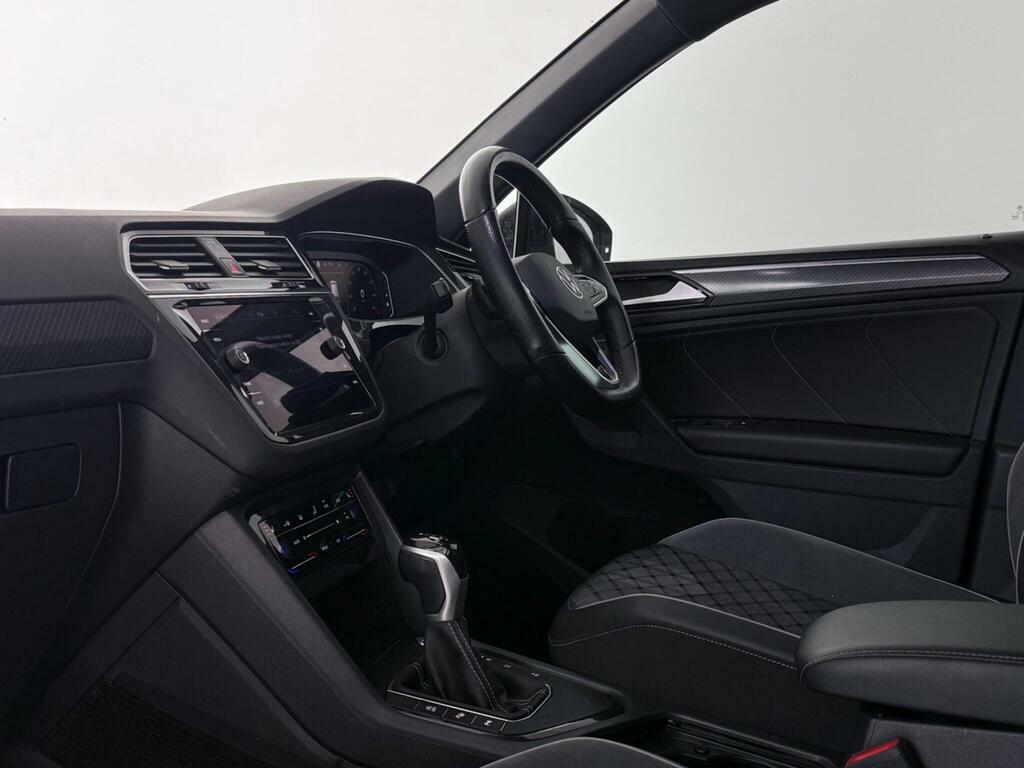Volkswagen Tiguan 1.5 Tsi R-line Dsg Euro 6 Ss VK72UEF Black #4