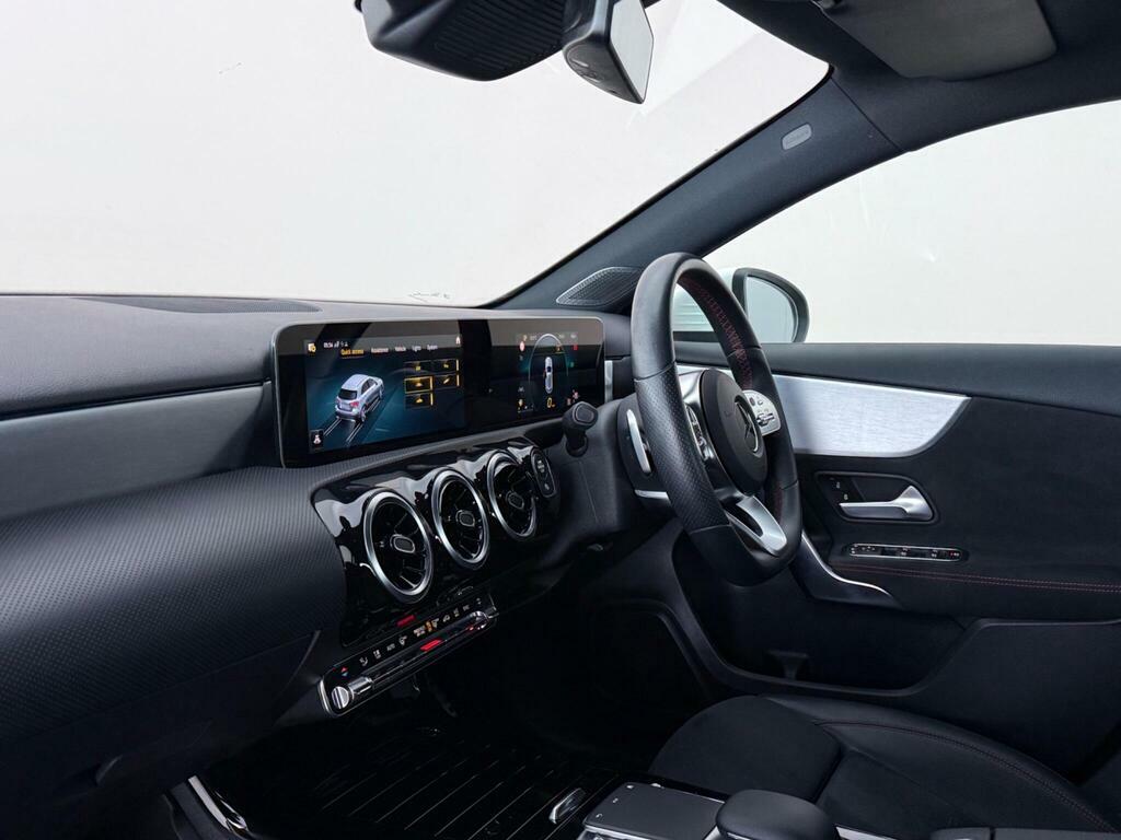 Mercedes-Benz A Class 1.5 A180d Amg Line Executive 7G-dct Euro 6 Ss WD18VMF White #4