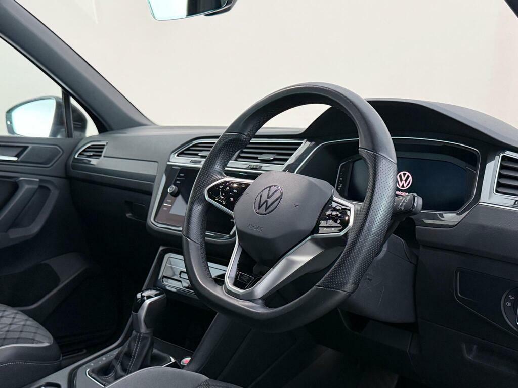 Volkswagen Tiguan 1.5 Tsi R-line Dsg Euro 6 Ss DA21NZV Black #3