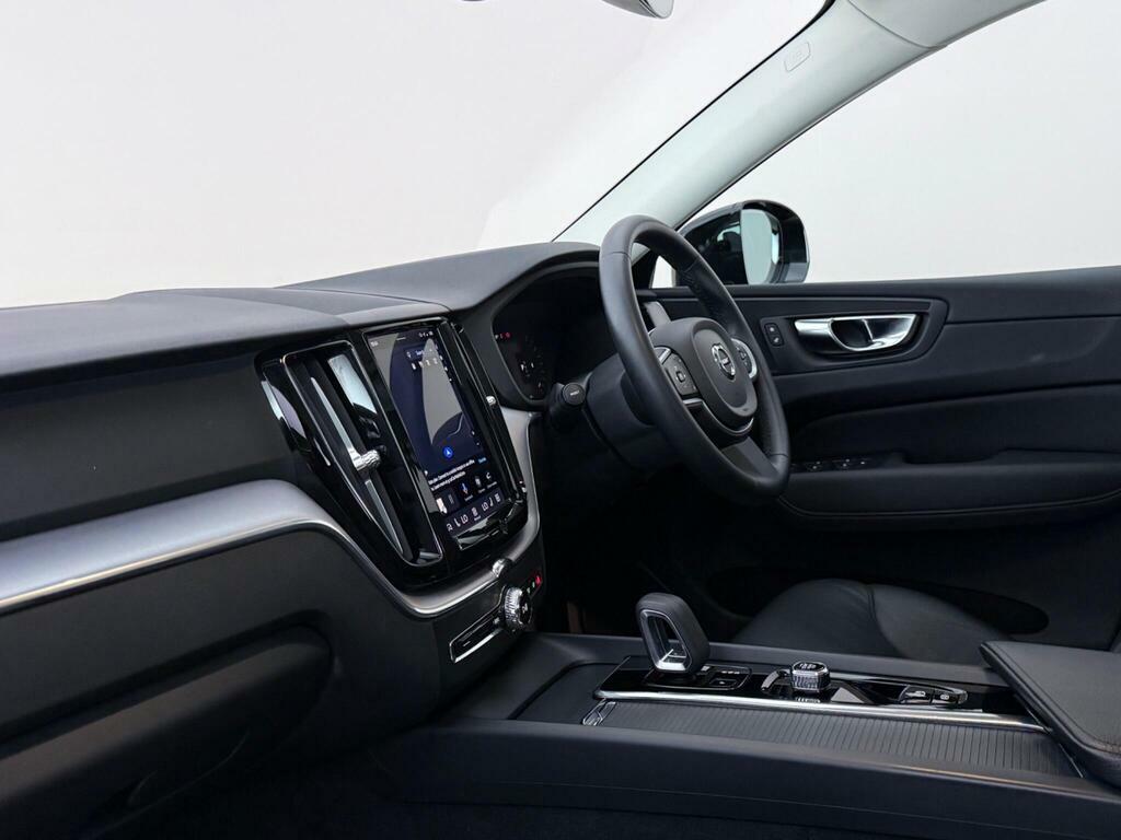 Volvo XC60 2.0 B5 Mhev Momentum Awd Euro 6 Ss BU22FHR Black #3
