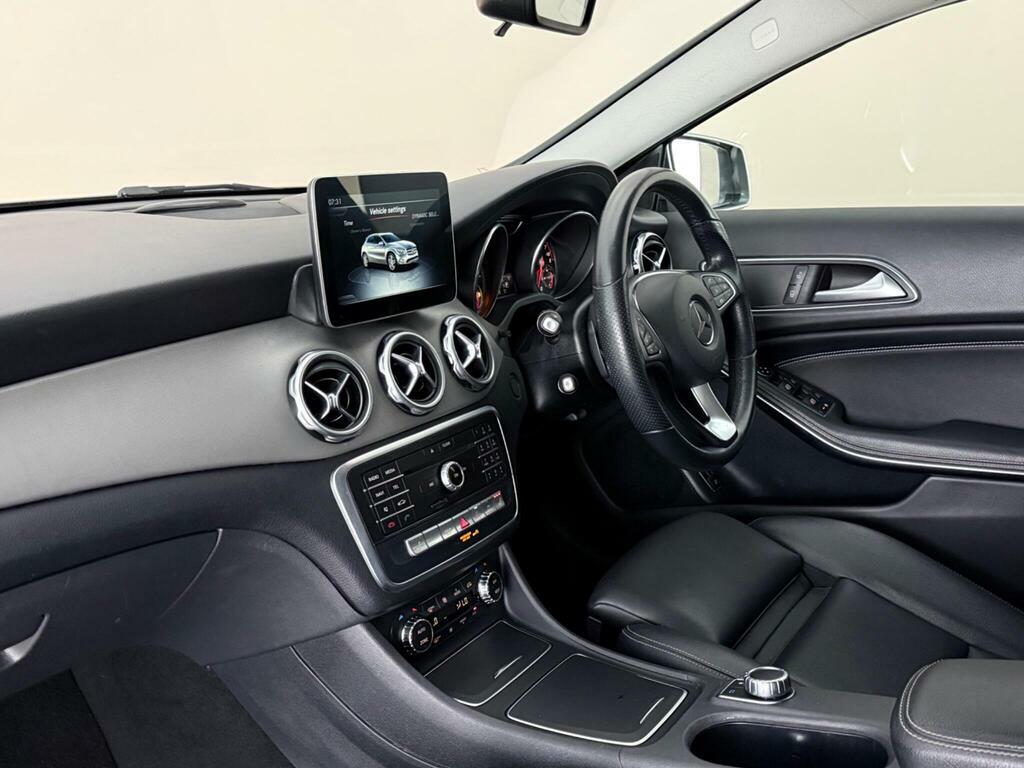 Mercedes-Benz GLA Class 1.6 Gla200 Sport Executive 7G-dct Euro 6 Ss 5 LN19NWA Grey #4