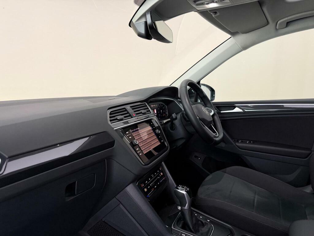 Volkswagen Tiguan 1.5 Tsi Elegance Dsg Euro 6 Ss Black #3