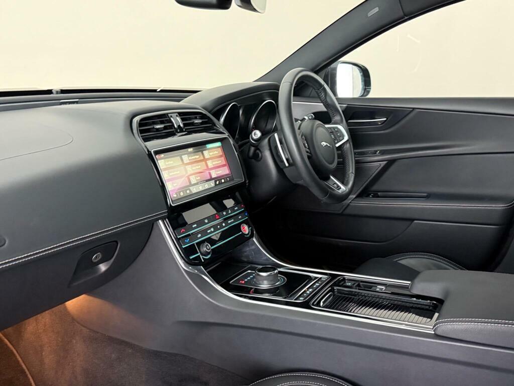Jaguar XE 2.0I Gpf R-sport Euro 6 Ss KU68NNZ Black #4