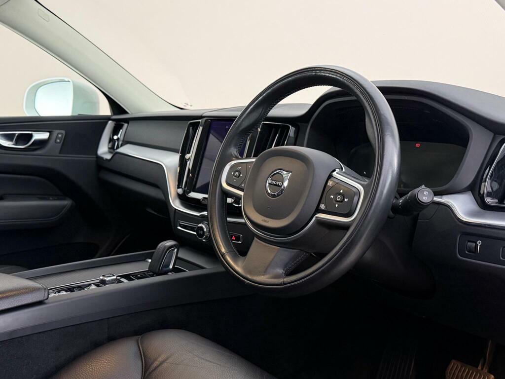 Volvo XC60 2.0 B5 Mhev Momentum Awd Euro 6 Ss VE70TXG White #3