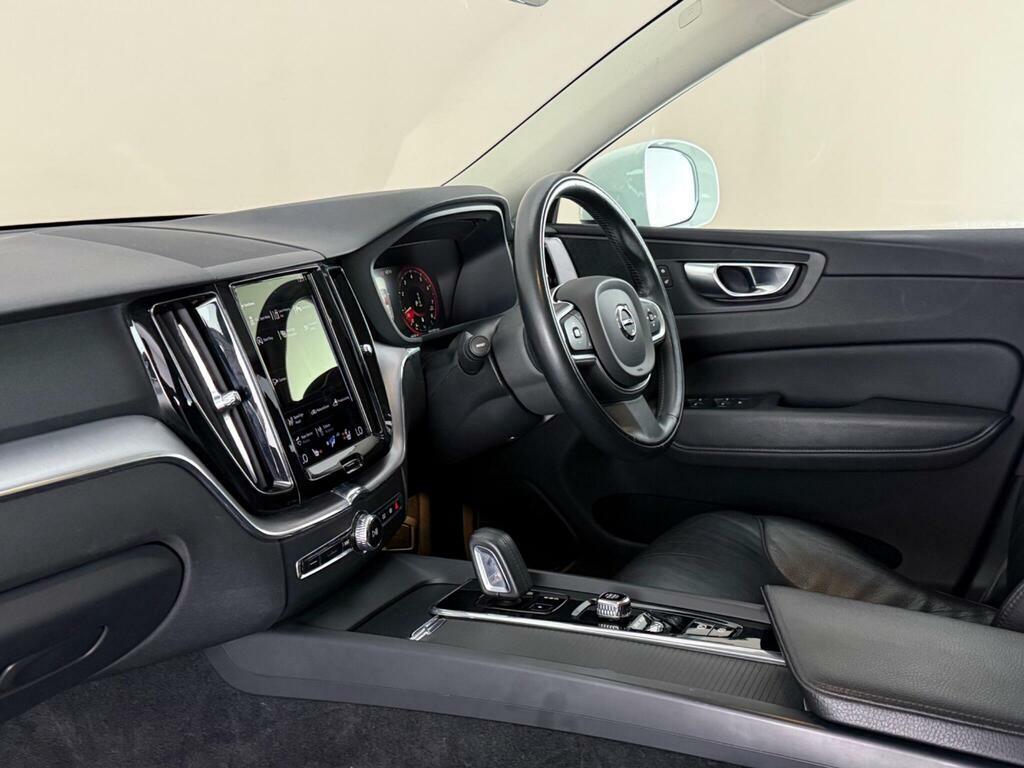 Volvo XC60 2.0 B5 Mhev Momentum Awd Euro 6 Ss VE70TXG White #4