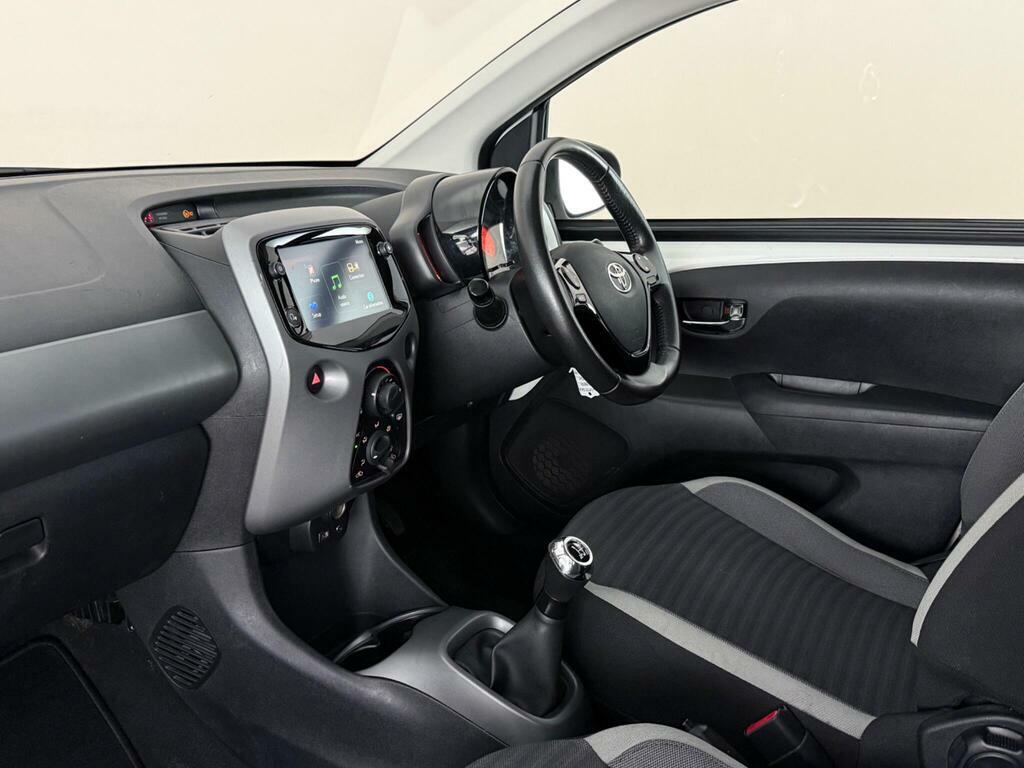 Toyota Aygo 1.0 Vvt-i X-play Euro 6 LM20GKA White #4