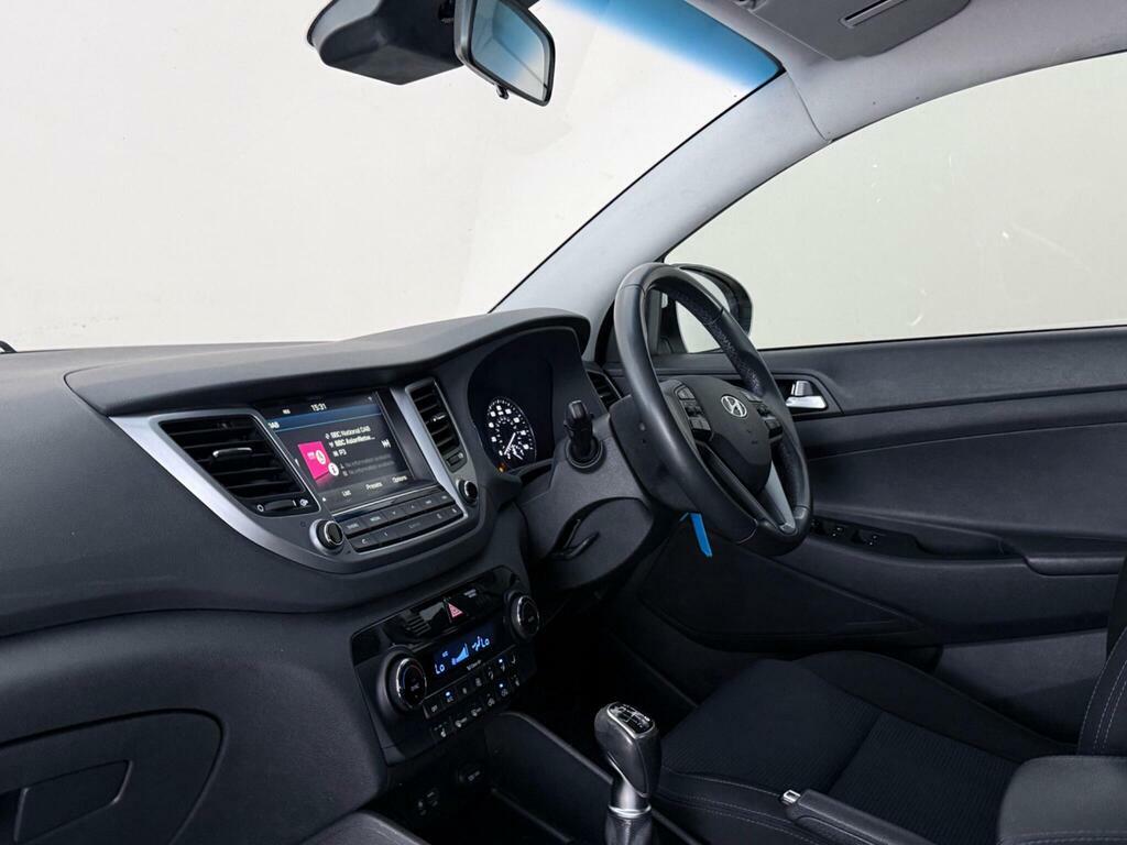 Hyundai Tucson 1.7 Crdi Blue Drive Se Nav Euro 6 Ss White #4
