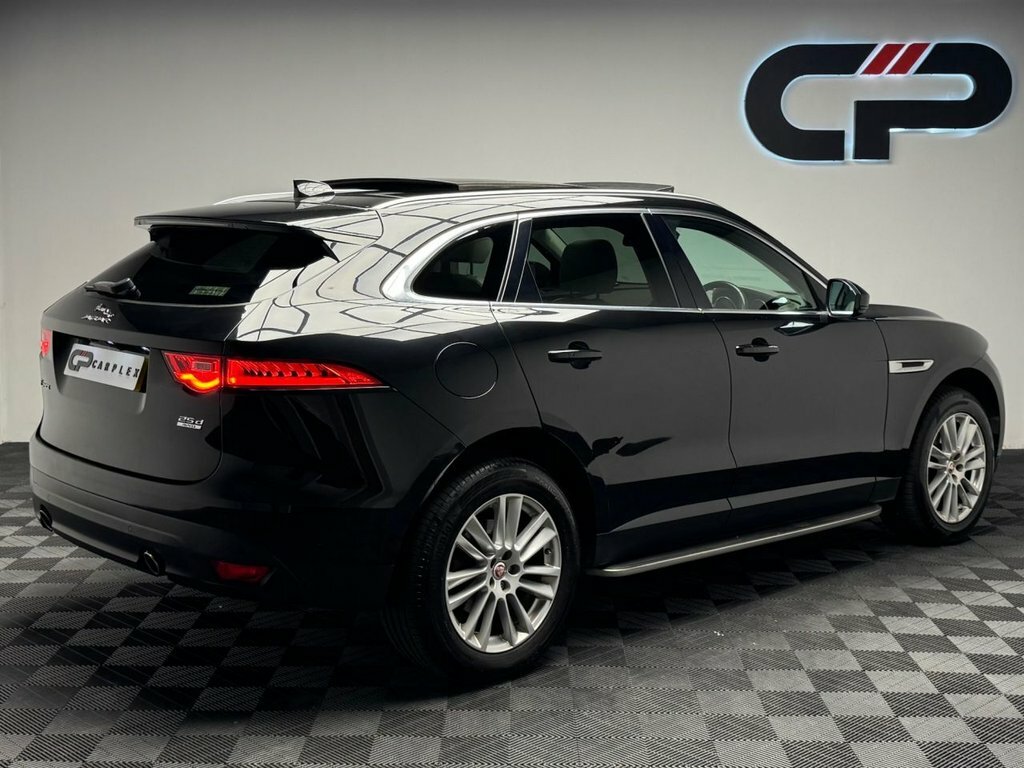 Jaguar F-Pace 2L Portfolio Black #2