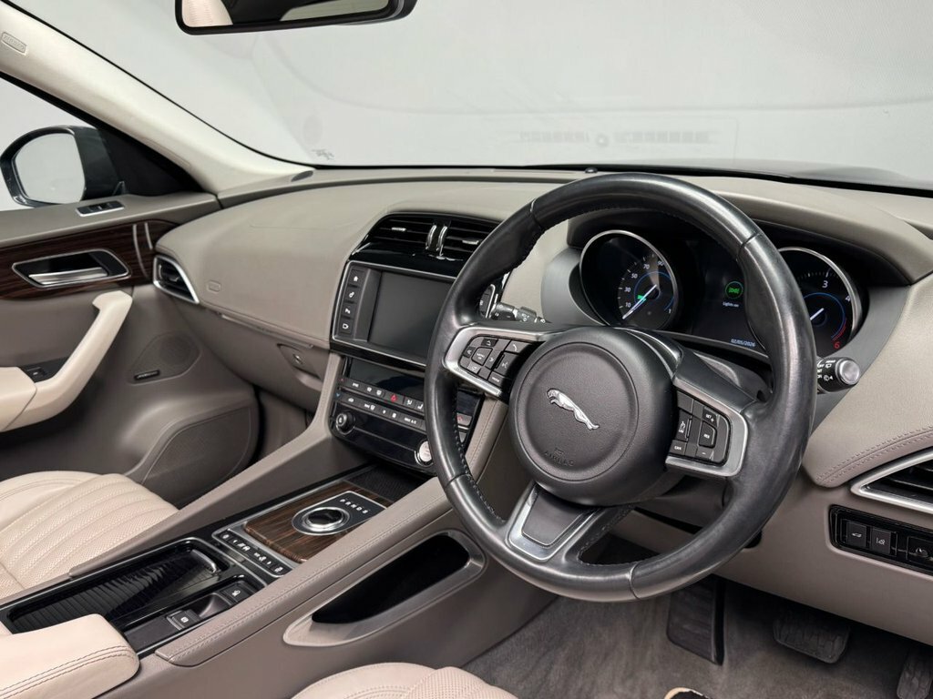 Jaguar F-Pace 2L Portfolio Black #3