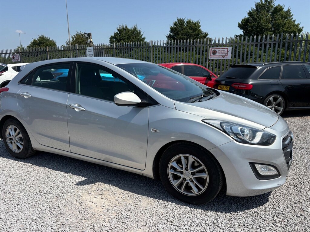 Hyundai I30 1.6 Crdi Blue Drive Se Euro 6 Ss  #3