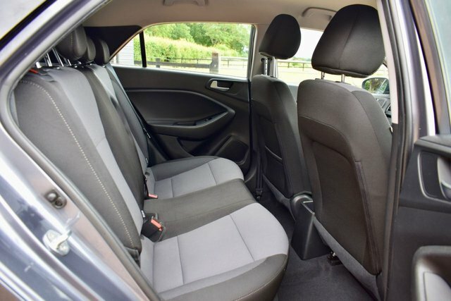 Hyundai I20 Hatchback White #26