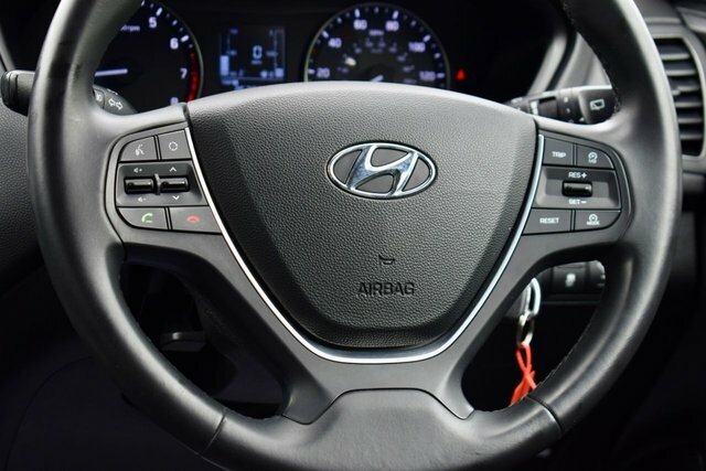 Hyundai I20 Hatchback White #31