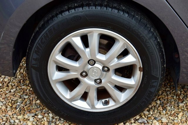 Hyundai I20 Hatchback White #15