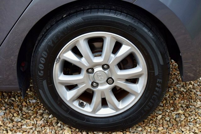 Hyundai I20 Hatchback White #16