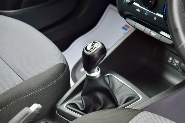 Hyundai I20 Hatchback White #22