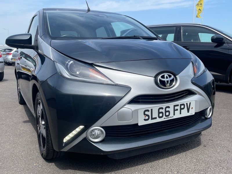 Toyota Aygo 1.0 Vvt-i X-clusiv 2 SL66FPV #4