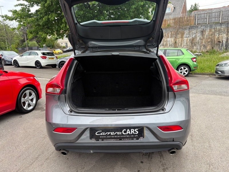 Volvo V40 D3 Se Lux Nav KN16BKF Grey #4