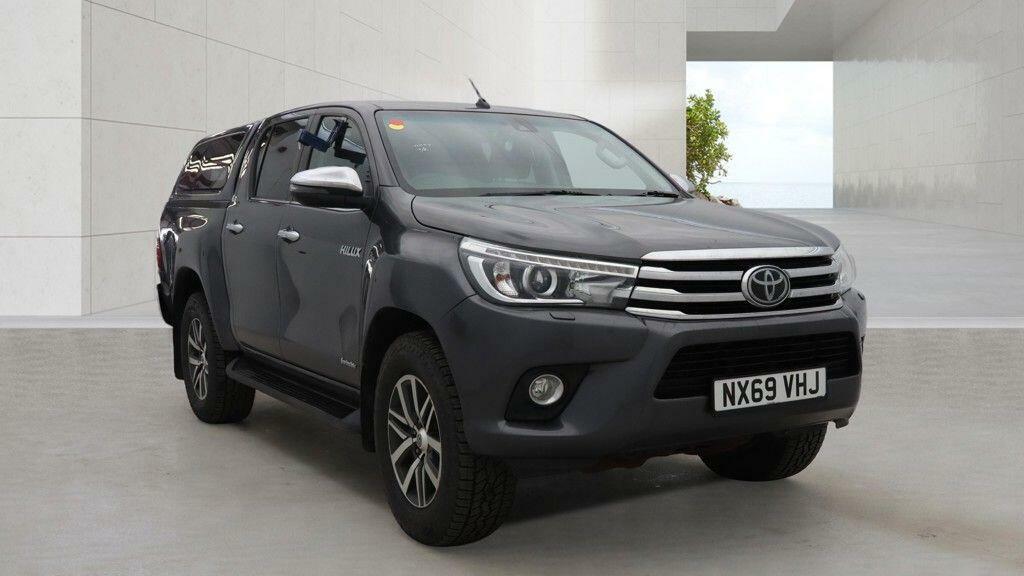 Toyota HILUX Invincible Grey