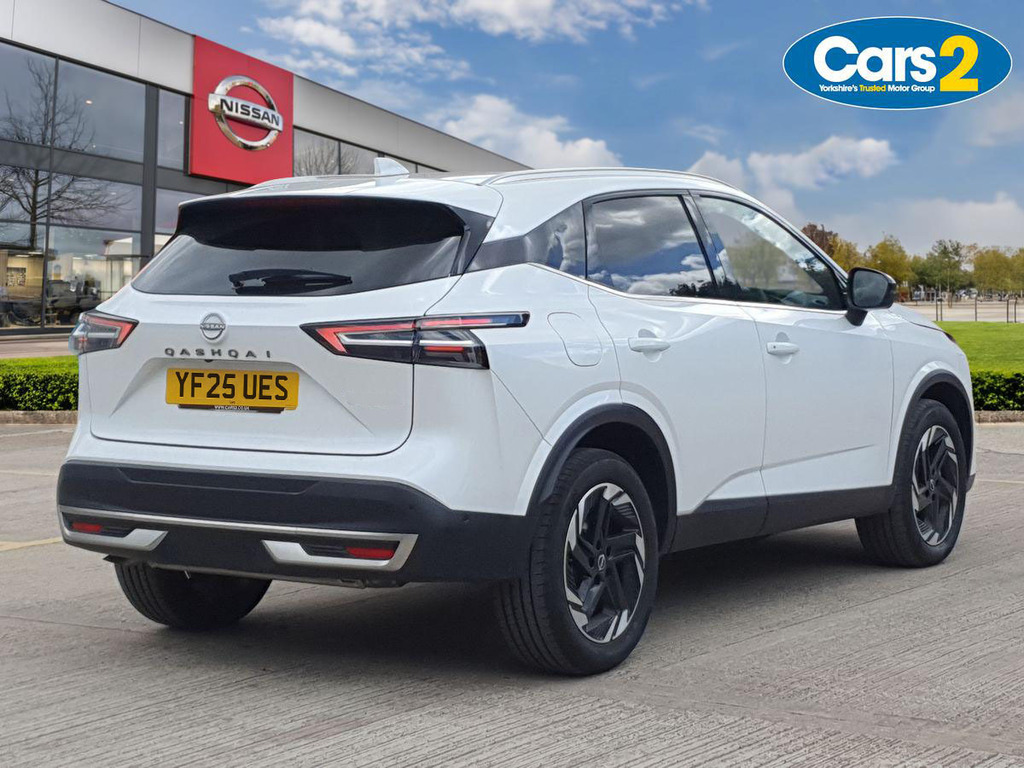 Nissan Qashqai 1.3 Dig-t Mh 158 N-connecta Xtronic YF25UES White #3