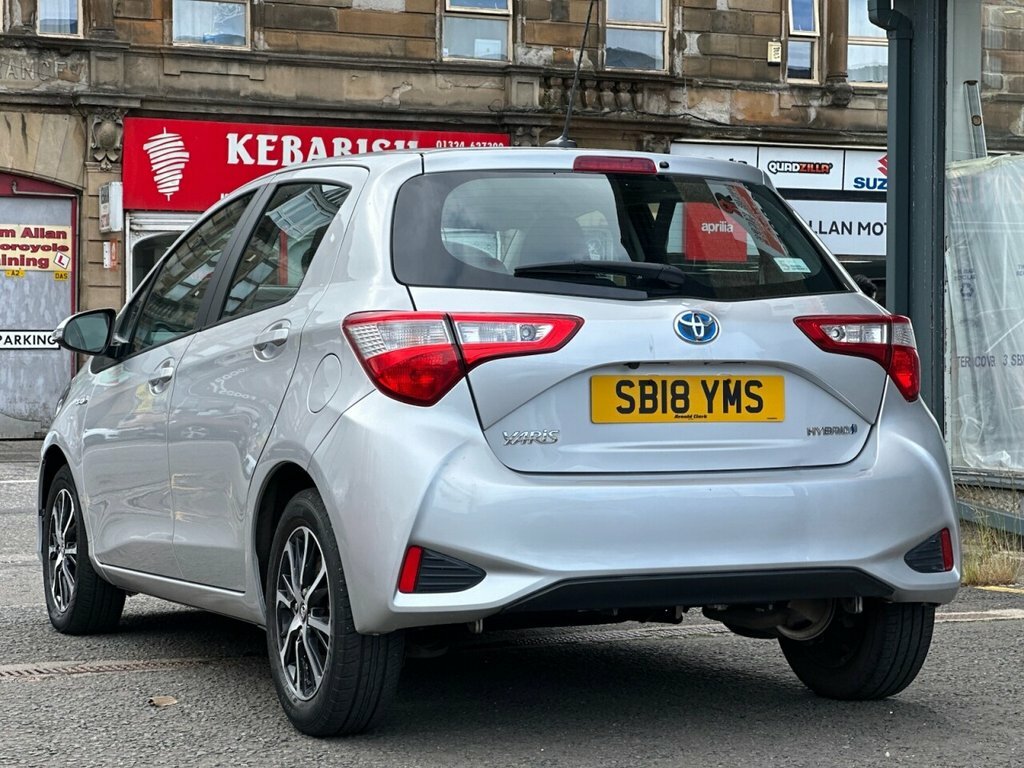 Toyota Yaris 1L Icon Tech SB18YMS Silver #4