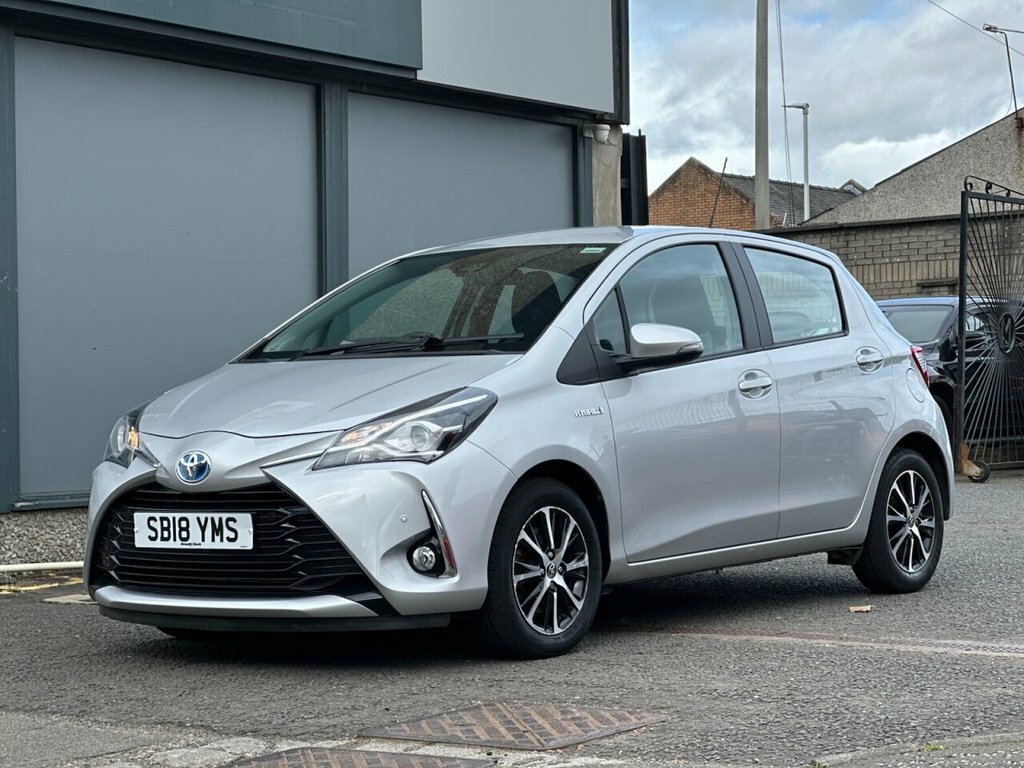 Toyota Yaris 1L Icon Tech SB18YMS Silver #2
