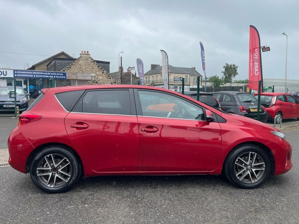 Toyota Auris 1.6L Icon Plus Red #4