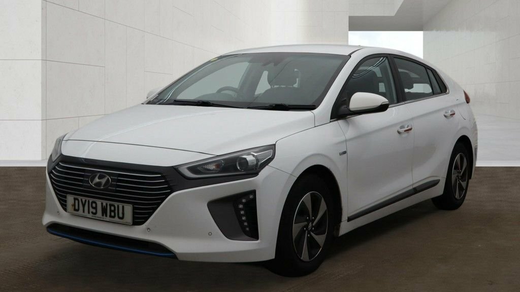 Hyundai Ioniq Premium Se White #2