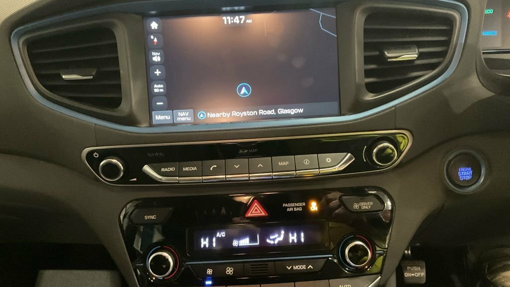 Hyundai Ioniq Premium Se White #12